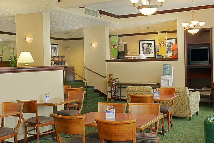 Wingate By Wyndham Charleston Coliseum Hotel North Charleston Restoran gambar